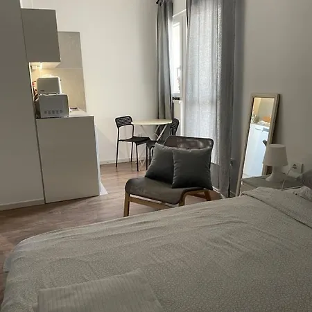 Slavija Square Apartment *