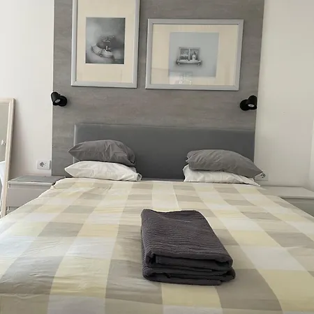Slavija Square Apartment *
